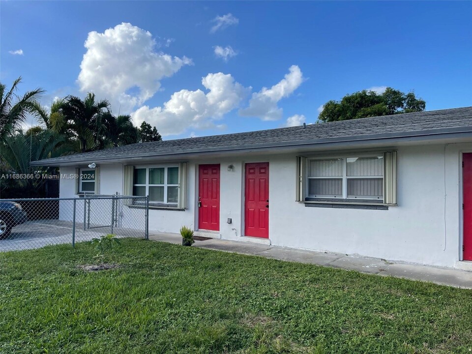 5803 Garfield St in Hollywood, FL - Building Photo