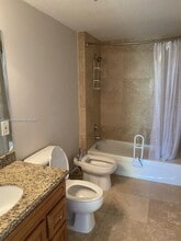 3530 SW 22nd St, Unit 913 in Miami, FL - Foto de edificio - Building Photo