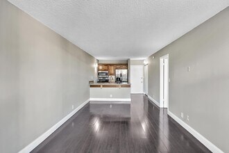 2701 Riverside Dr in Coral Springs, FL - Building Photo - Building Photo