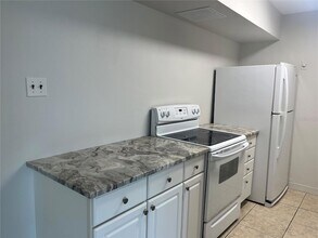 10355 Paradise Blvd, Unit 113 in Treasure Island, FL - Foto de edificio - Building Photo