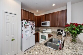4211 Via Piedra Cir in Sarasota, FL - Building Photo - Building Photo