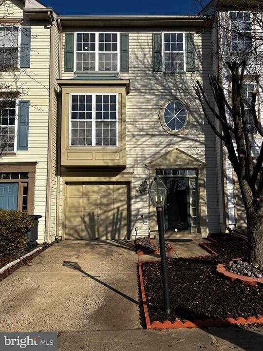 6363 St Timothys Ln in Centreville, VA - Building Photo