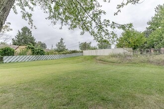 1036 Ellen Dr in Radcliff, KY - Building Photo - Building Photo