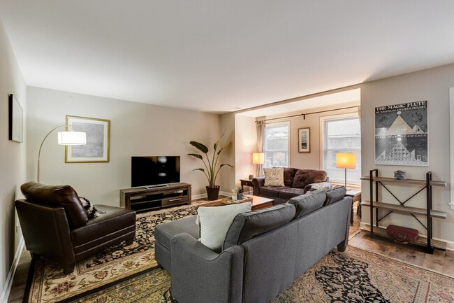 226 S Hoyne Ave in Chicago, IL - Building Photo - Building Photo