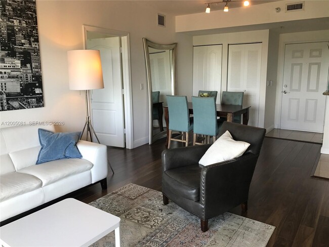 1627 SW 37th Ave in Miami, FL - Building Photo - Building Photo