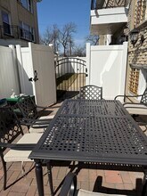 6331 W Devon Ave, Unit 2R in Chicago, IL - Building Photo - Building Photo