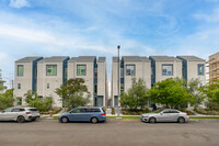 Blu in North Hollywood, CA - Foto de edificio - Building Photo