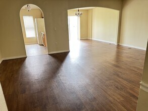 9843 Ashburn Lake Dr in Tampa, FL - Foto de edificio - Building Photo