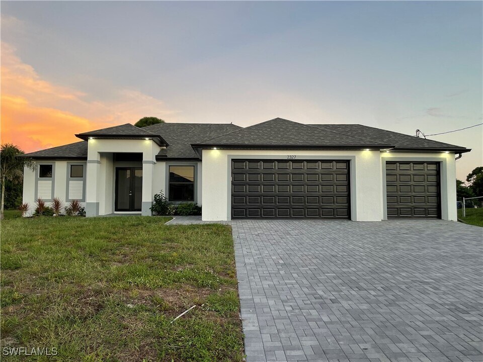 2327 Northwest 28th Ave in Cape Coral, FL - Building Photo