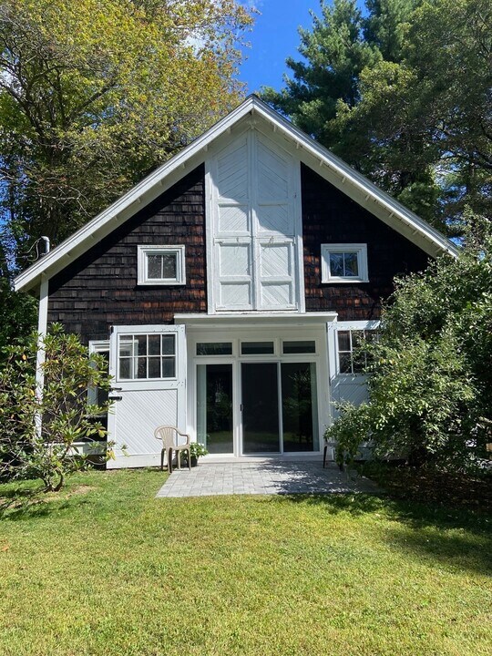 43 Adams St in Acton, MA - Foto de edificio