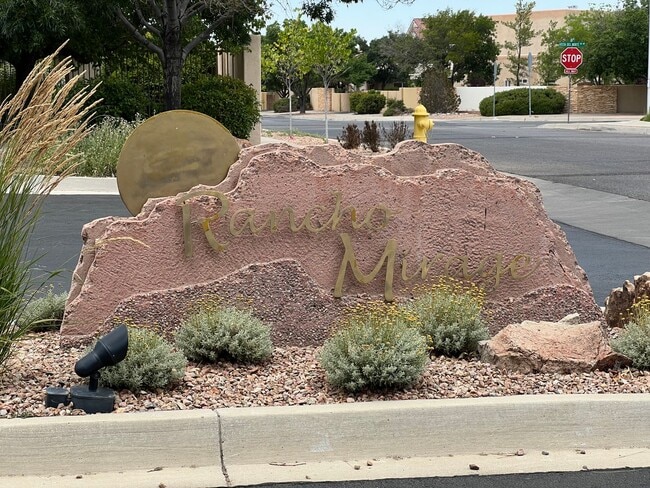 property at 6800 Vista Del Norte Dr NE