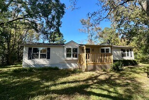 1560 Barzee Dr in Sumter, SC - Building Photo