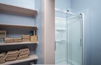 936 E Center St in Pocatello, ID - Foto de edificio - Building Photo