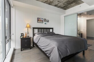 560-560 King St W in Toronto, ON - Building Photo - Building Photo