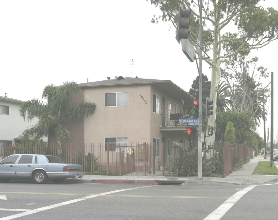 10334 S Inglewood Ave in Inglewood, CA - Building Photo