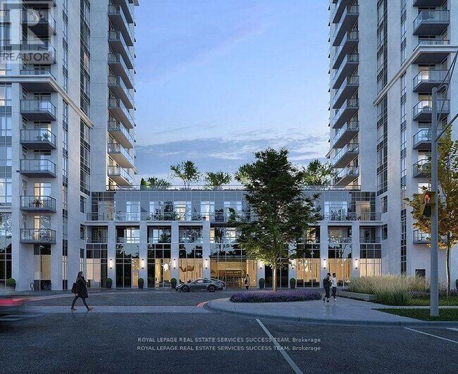 204 Burnhamthorpe Rd E in Mississauga, ON - Building Photo - Building Photo