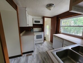 286 W Grace St in Bedford, OH - Building Photo - Building Photo