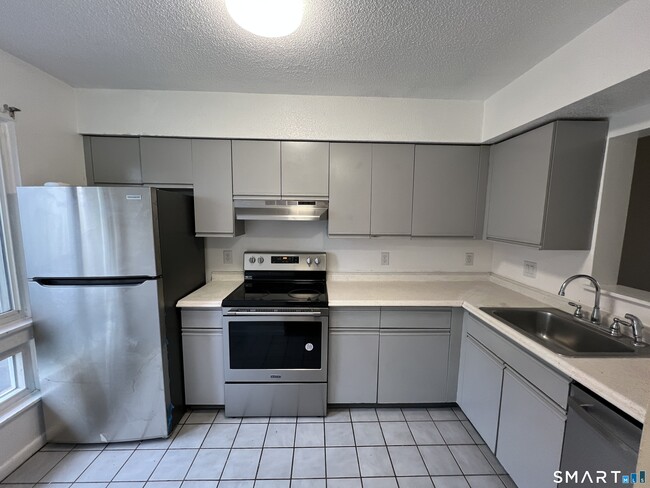 property at 1423 Quinnipiac Ave