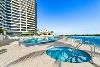 100 Lakeshore Dr in North Palm Beach, FL - Building Photo - Building Photo