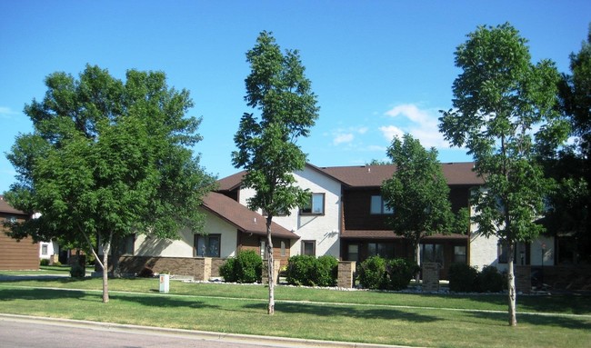 Candle Park South Townhomes in Fargo, ND - Building Photo - Building Photo