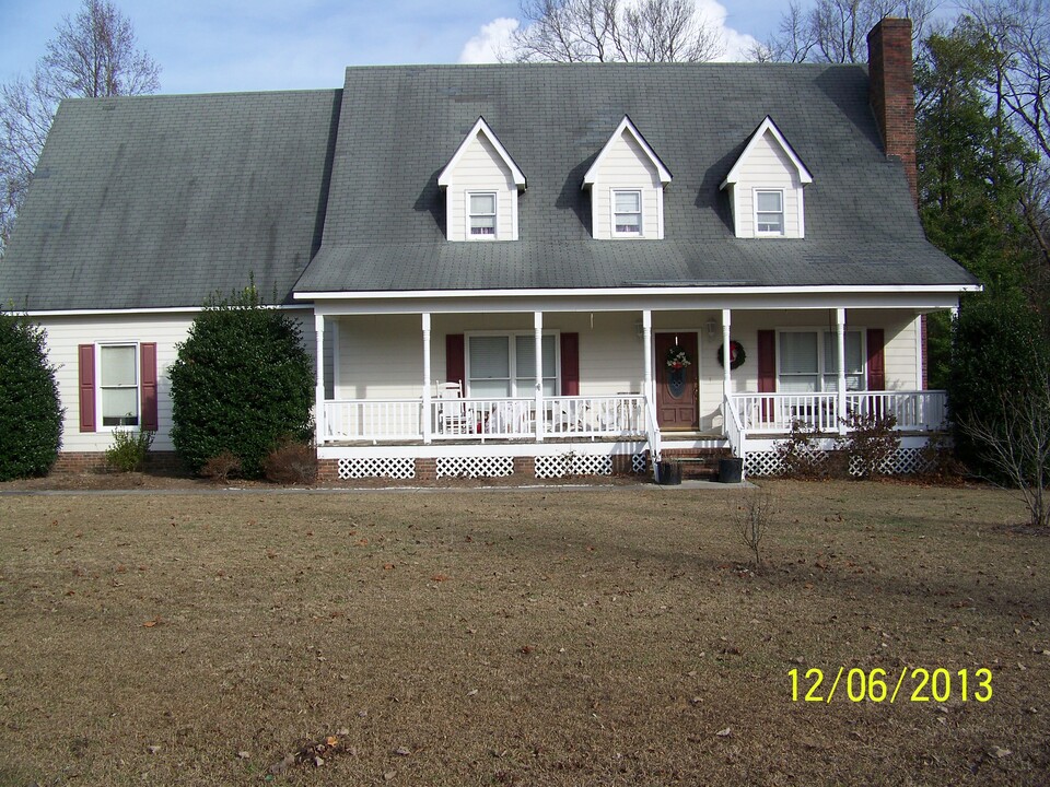 4887 Macedonia Church Rd in Fayetteville, NC - Building Photo