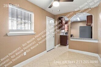 236 E Dullnig Ct in San Antonio, TX - Building Photo - Building Photo