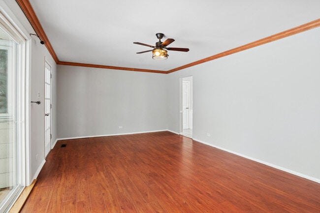 1902 N Washington St in Wheaton, IL - Foto de edificio - Building Photo