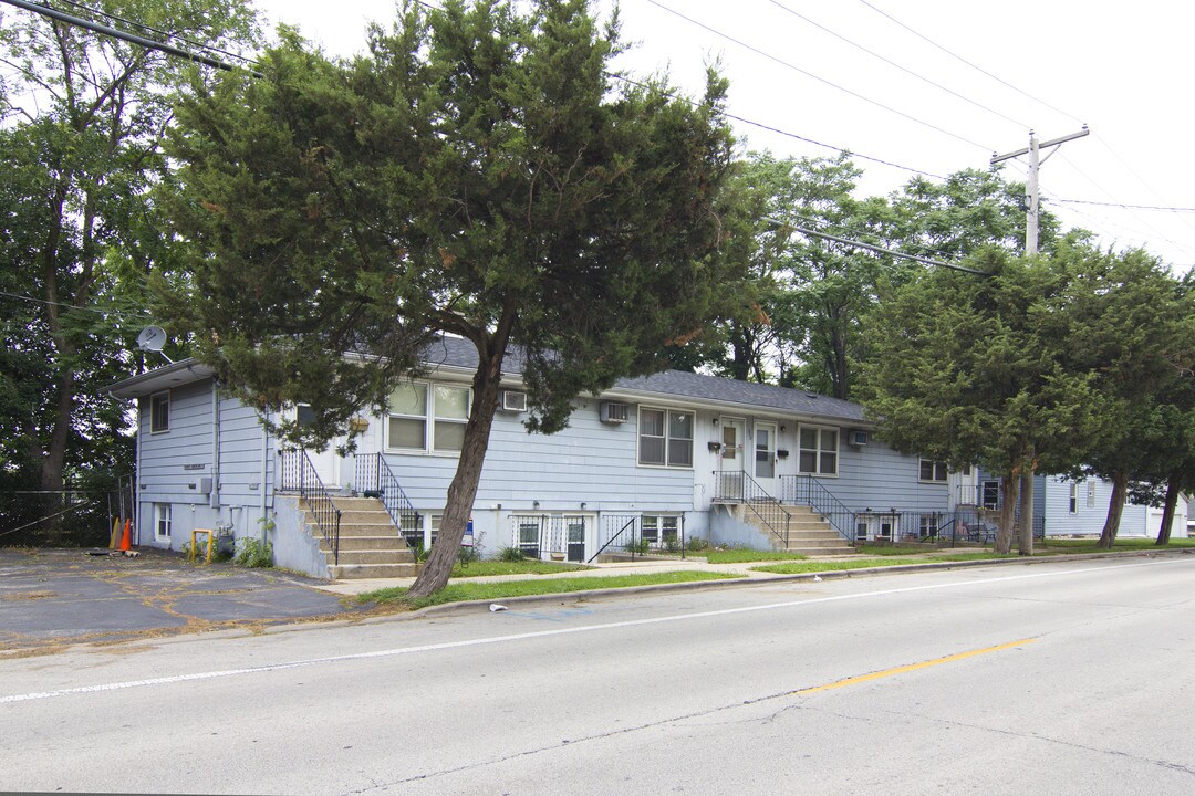 705 Illinois St in Lemont, IL - Foto de edificio