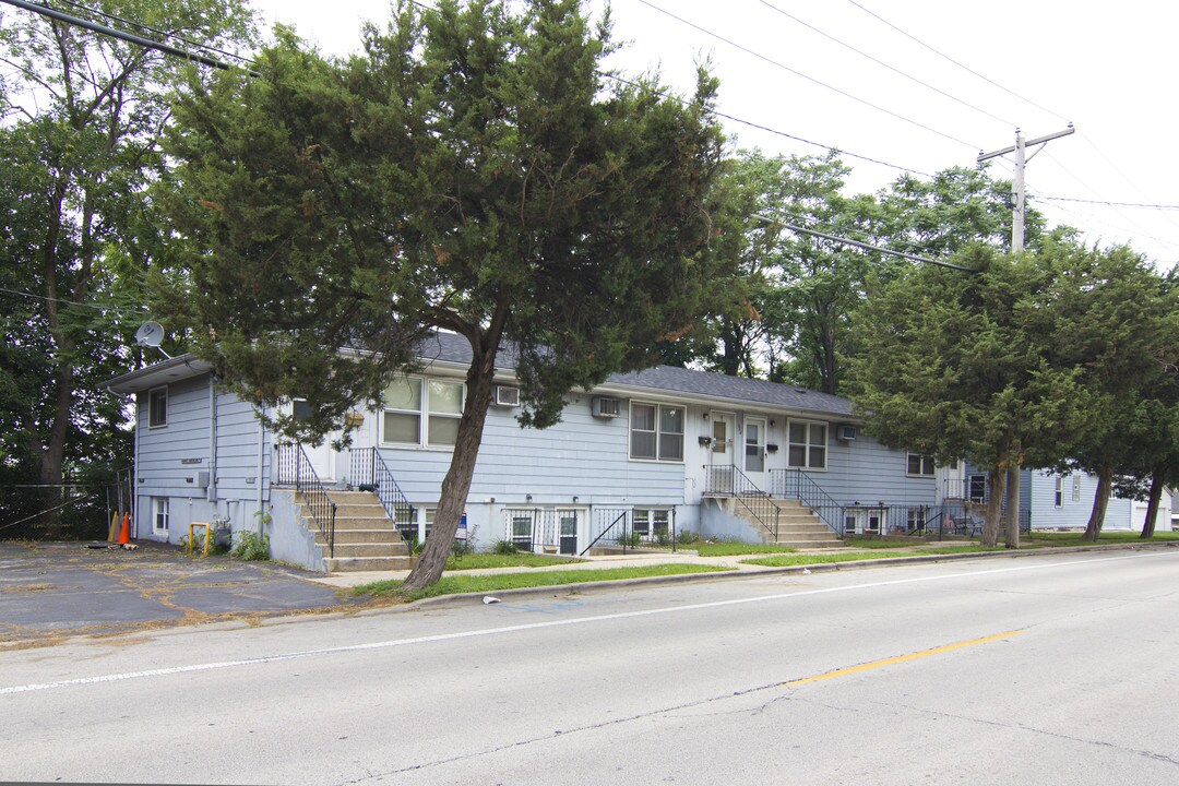 705 Illinois St in Lemont, IL - Building Photo