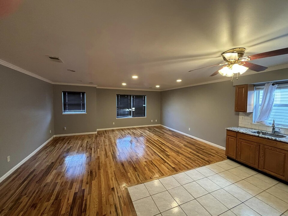 29 Manufacturers Pl, Unit 2 in Newark, NJ - Building Photo