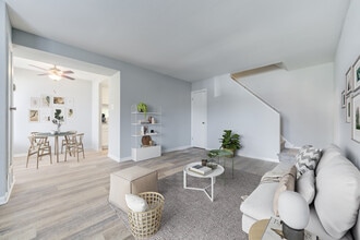 Franklin Square Townhomes in Philadelphia, PA - Building Photo - Building Photo