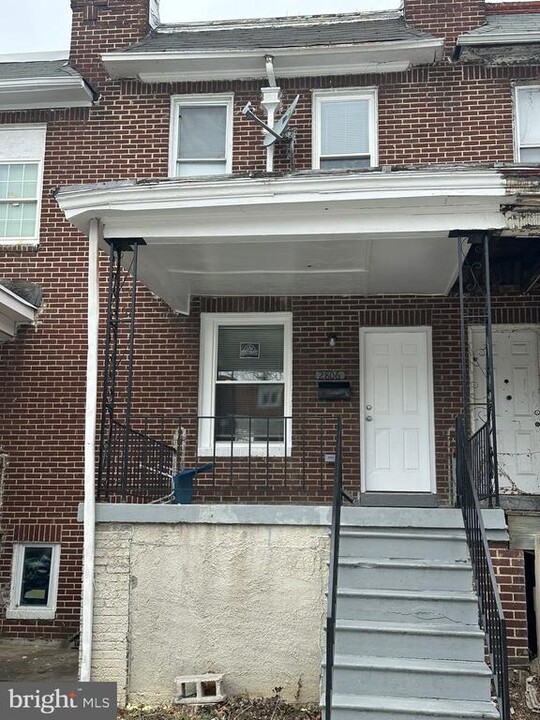 2806 Violet Ave in Baltimore, MD - Building Photo