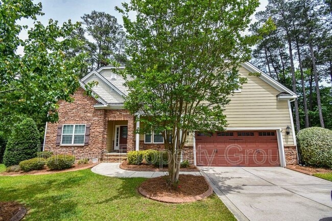 10 Spring Pond Ln in Spring Lake, NC - Building Photo - Building Photo