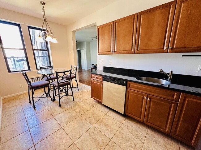 301 Palisade Ave in Union City, NJ - Building Photo - Building Photo