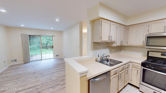 1135 Roseberry Ct in Morganville, NJ - Building Photo - Building Photo