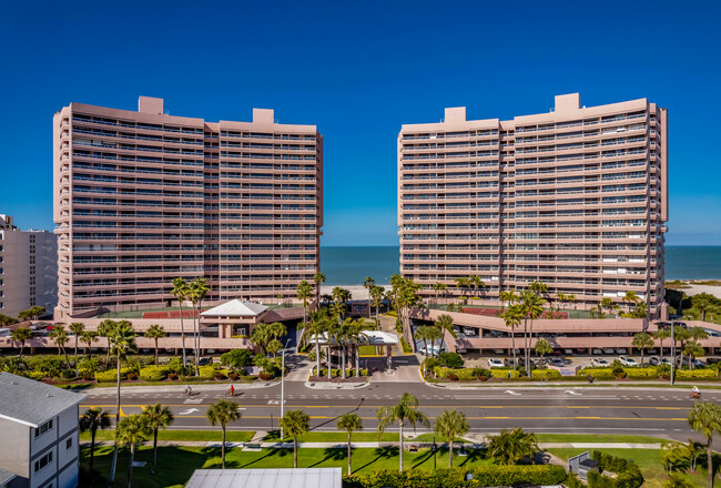 Crescent Beach Club in Clearwater, FL - Building Photo - Building Photo