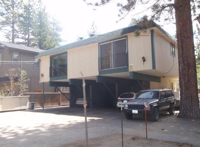 764 Merced Ave in South Lake Tahoe, CA - Foto de edificio