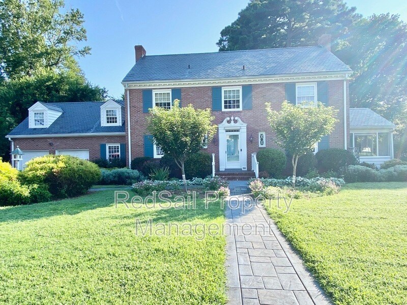 906 River Rd in Newport News, VA - Building Photo