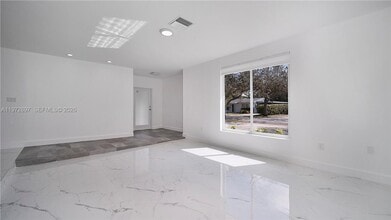 11690 SW 81st Rd in Pinecrest, FL - Building Photo - Building Photo
