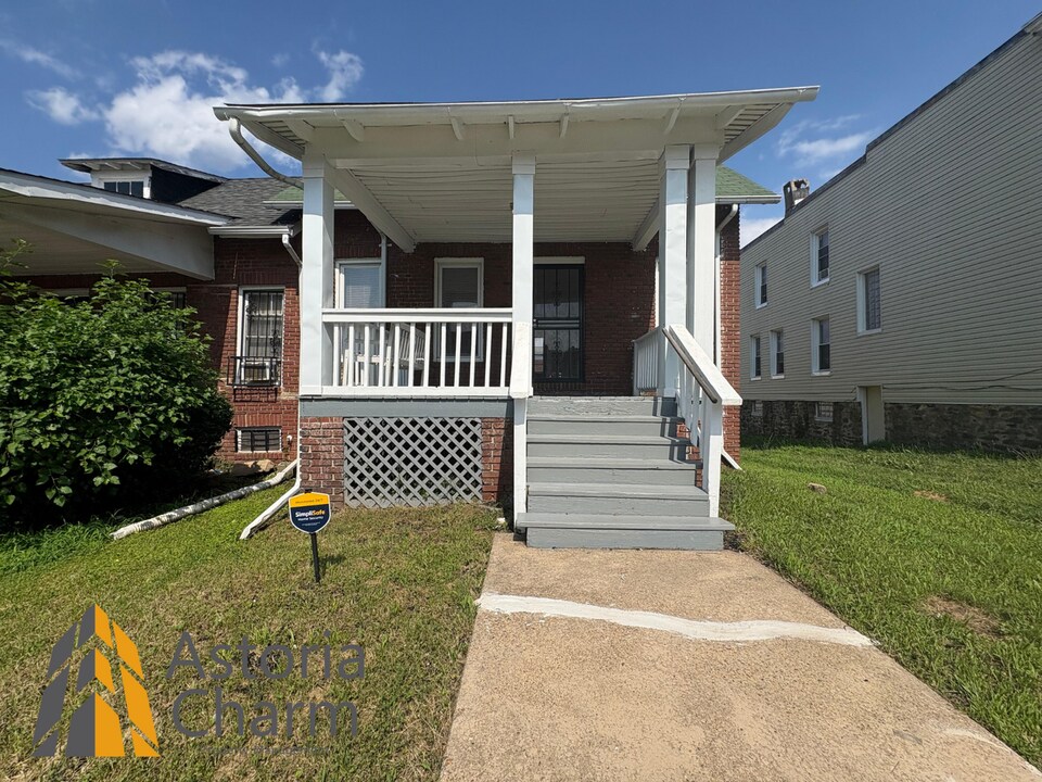 2221 Poplar Grove St in Baltimore, MD - Building Photo