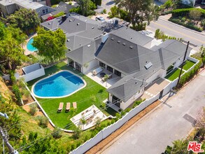 2288 Coldwater Canyon Dr in Beverly Hills, CA - Building Photo - Building Photo