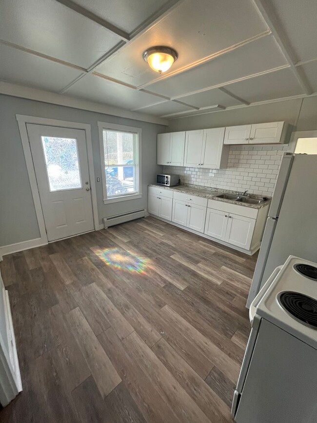 2 Gray Ave in Waterville, ME - Building Photo - Building Photo