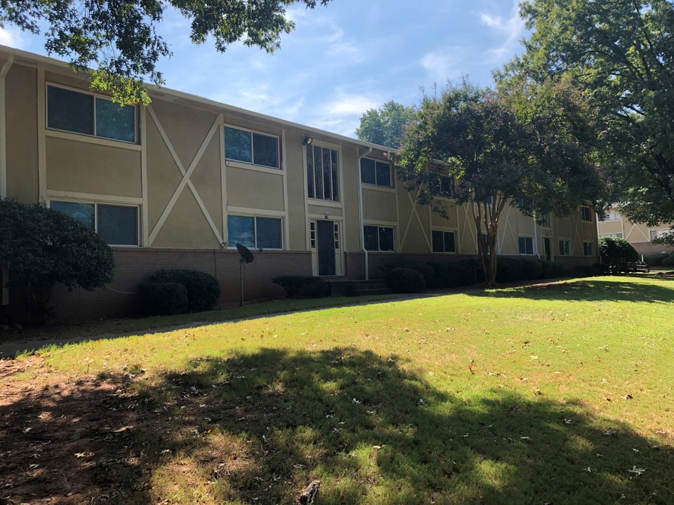 Hidden Oaks in Atlanta, GA - Building Photo