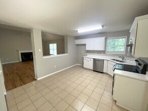 335 Spring Lake Ct in Athens, GA - Building Photo - Building Photo