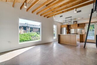 9259 San Fernando Way in Dallas, TX - Foto de edificio - Building Photo