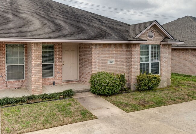 GREAT 3 Bedroom, 3 Bathroom Close to Every in College Station, TX - Building Photo - Building Photo