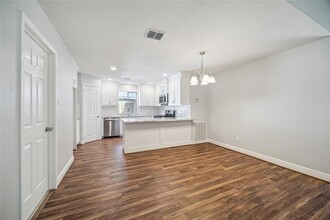 4079 Sherwood E in Houston, TX - Building Photo - Building Photo