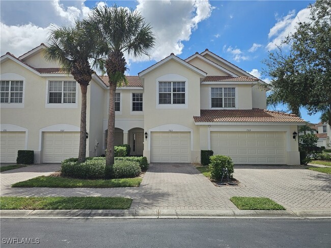 763 Hampton Cir in Naples, FL - Building Photo - Building Photo