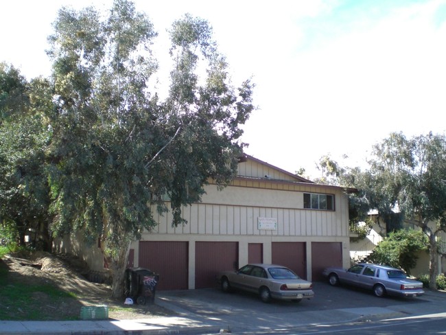 Sandy's Apartments in San Diego, CA - Foto de edificio - Building Photo