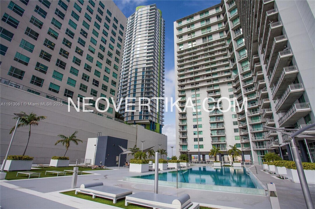 690 SW 1st Ct, Unit PHI20 in Miami, FL - Foto de edificio